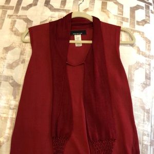 Good condition Jones New York Top. Red Color .